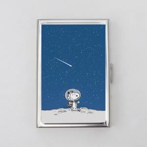 Estuche para cigarrillos o tarjetero espacial: extraterrestre, astronauta, Snoop, Peanuts, Knotts, estuche para cigarrillos, tarjeta de presentación