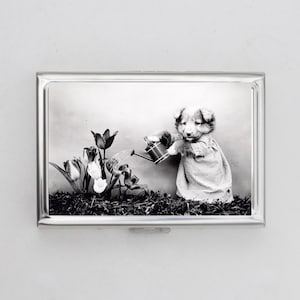 犬が花に水をやるシガレットケースまたはカードホルダーガーデニングギフト、犬好き、シガレットケース、名刺、IDホルダー、21歳以上の誕生日プレゼント