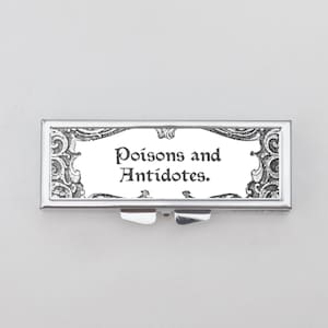 Poisons and Antidotes Pillendose - SteamPunk, Gothic, Kurios, Seltsam und Ungewöhnlich, Geschenke, Schmuckschachtel, Pillenhalter, Pillenhalter, Reisegröße