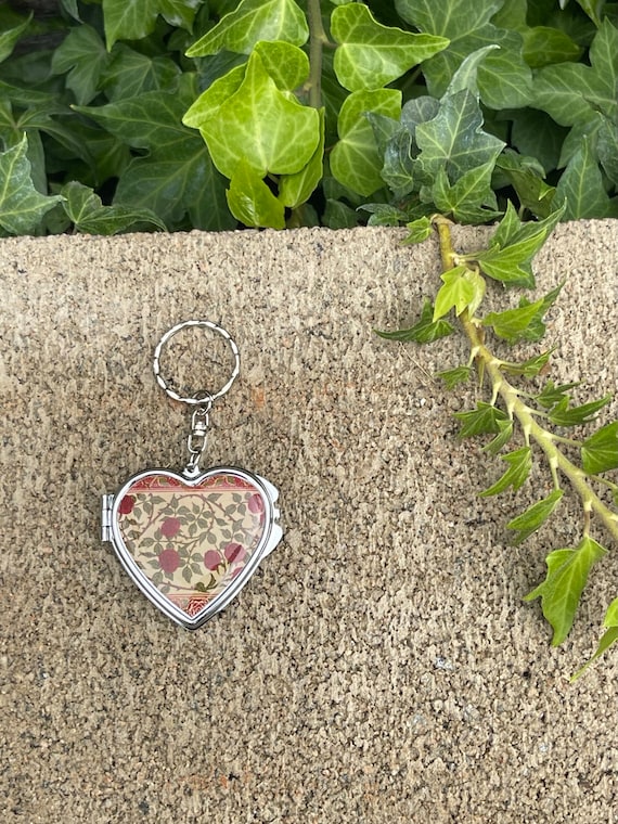 Rose Heart Shaped Mirror Keychain - Black and White, Bridesmaid