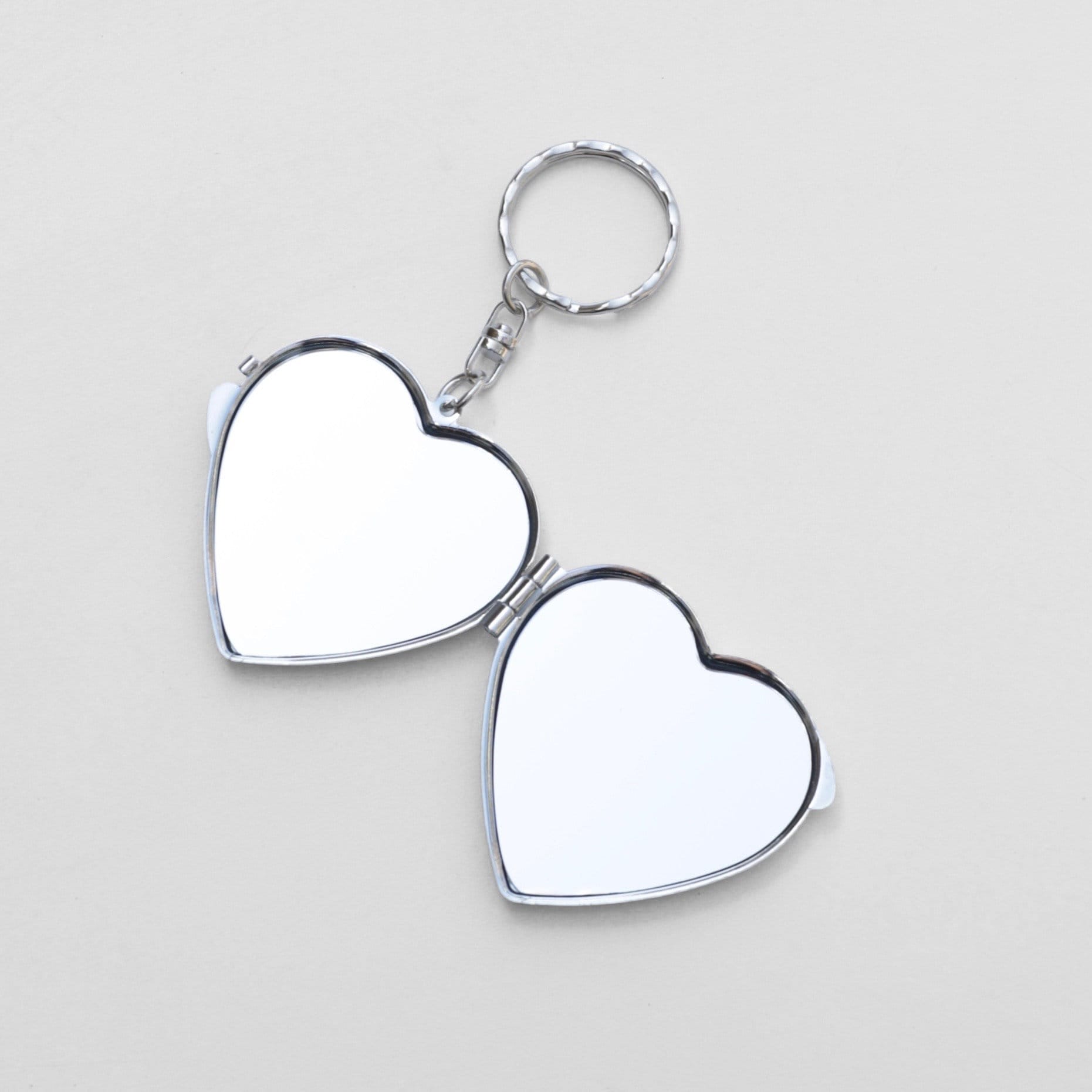 The Garden Heart Shaped Mirror Keychain - William Morris, Art