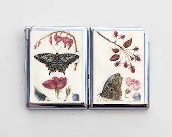 Vintage Compact Cigarette Case with Built-In Lighter – Chrome Metal, Epoxy Design on Back, Fits Up to 50mm Mini/Short Cigarettes
