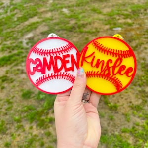 Benutzerdefinierte Acryl Baseball oder Softball Taschenanhänger