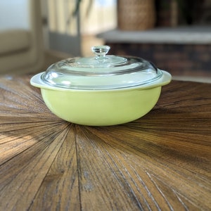 Vintage Pyrex Lime Green 024 2 QT Round Casserole Dish with Lid