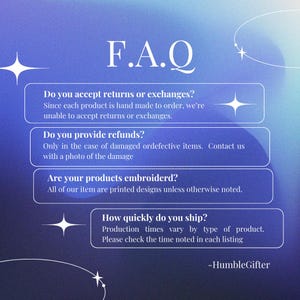 K&ouml;nnte beinhalten: Blauer und violetter Farbverlauf-Hintergrund mit wei&szlig;em Text, der &bdquo;F.A.Q.&ldquo; lautet und Antworten auf h&auml;ufige Fragen gibt. Die Fragen umfassen R&uuml;ckgabebedingungen, R&uuml;ckerstattungen, Produktstickereien und Versandzeiten. Der Text ist wei&szlig;.