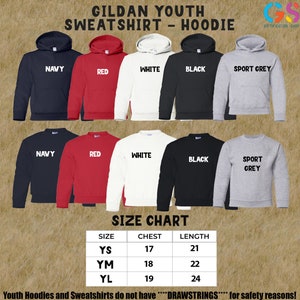 Pode incluir: Uma exibi&ccedil;&atilde;o de camisolas e hoodies Gildan para jovens em azul marinho, vermelho, branco, preto e cinzento desportivo. A imagem inclui uma tabela de tamanhos com medidas de peito e comprimento em cm. O texto na imagem diz "Gildan Youth Sweatshirt - Hoodie."