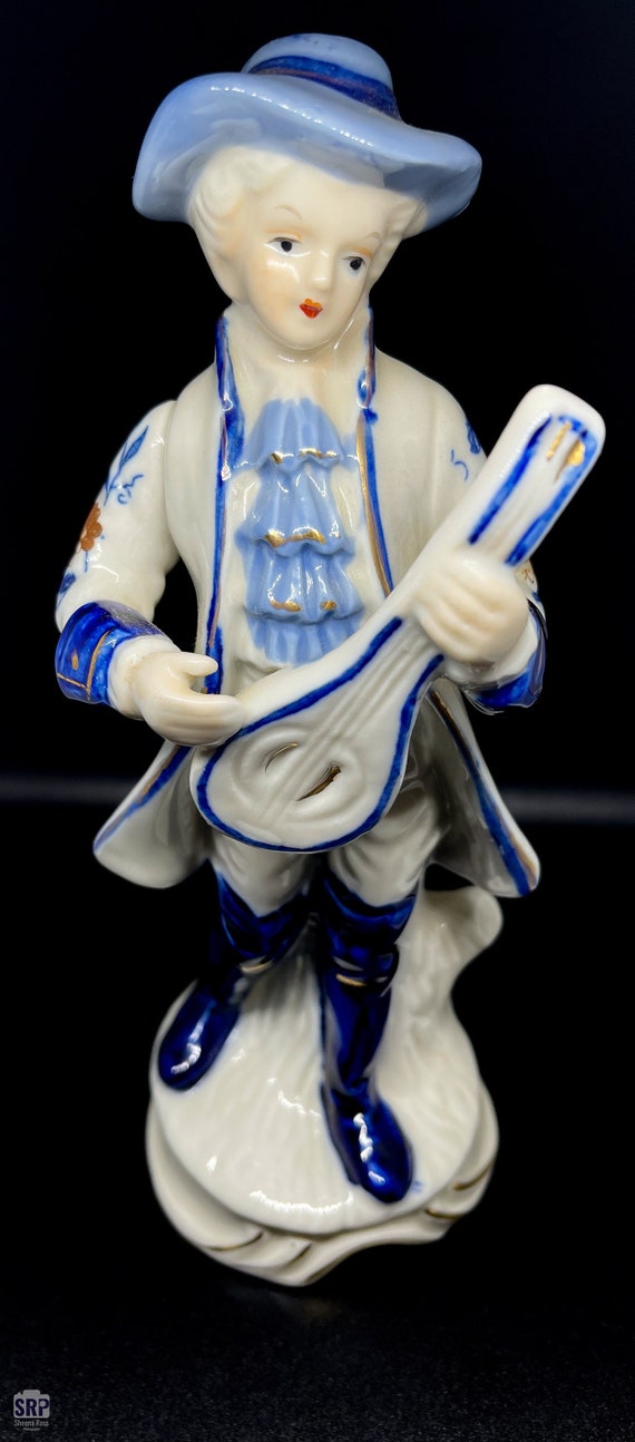 Vintage Blue & White Colonial Man W/lute Porcelain Figure 