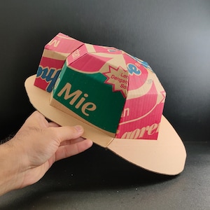 Plantilla de cartón para hacer un gorro de bombero. Patrón imprimible para crear un gorro de bombero a partir de cartón corrugado