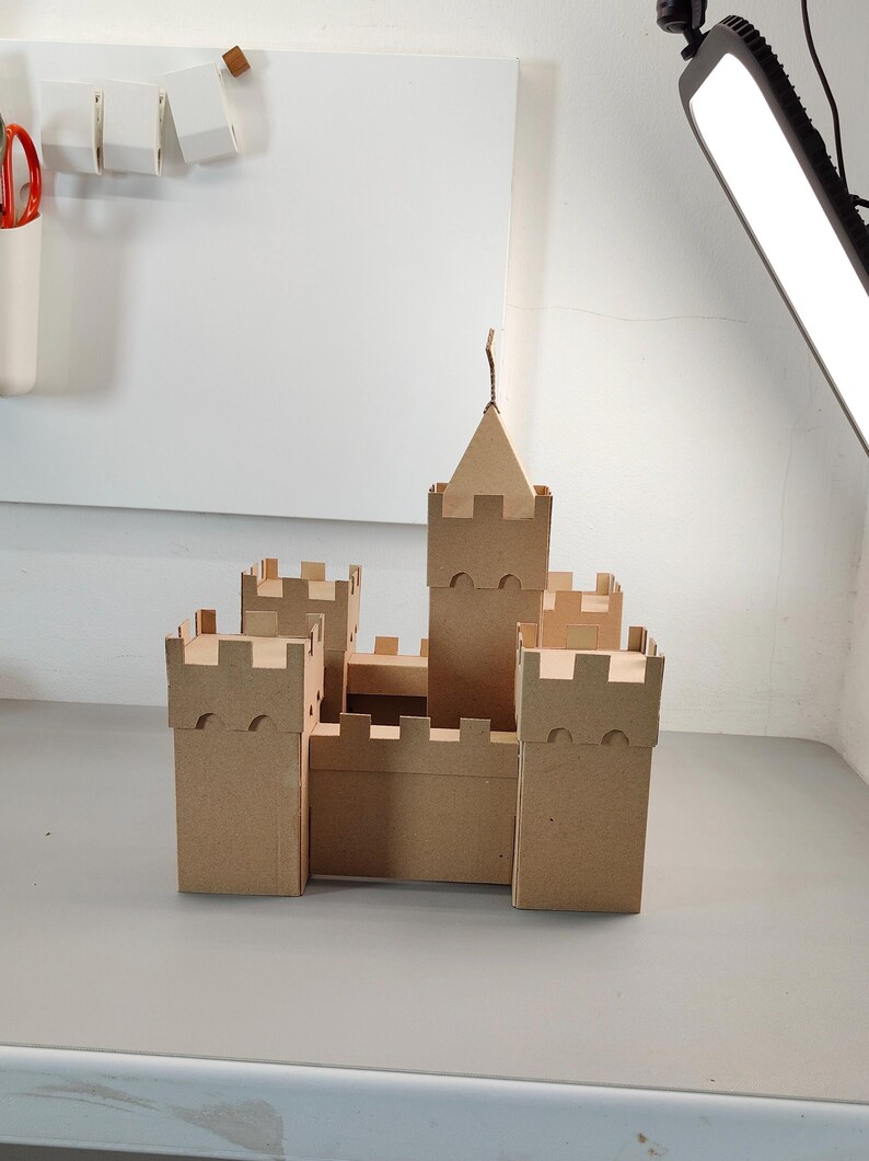 Modello in cartone di castello o fortezza / Progetto in miniatura fai da te e schema per lavoretti per bambini / SVG PDF immagine 10