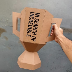 Plan DIY Grand modèle artisanal en carton de coupe trophée