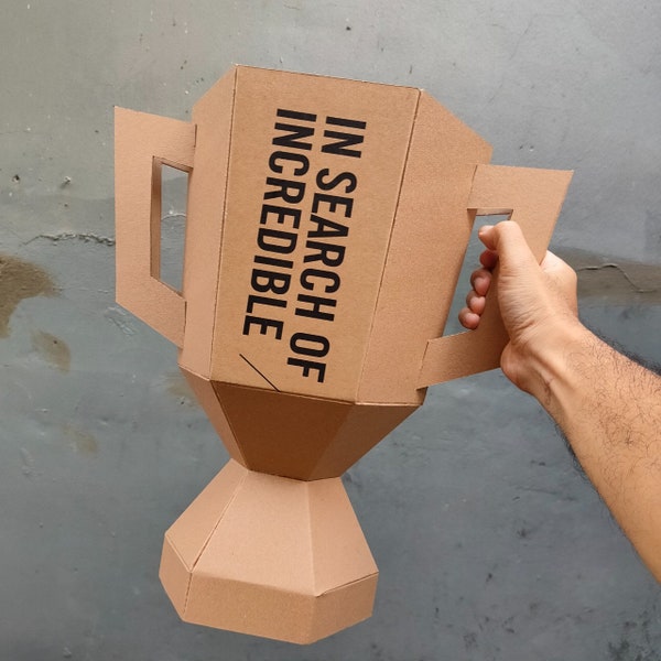 Plan DIY Grand modèle artisanal en carton de coupe trophée