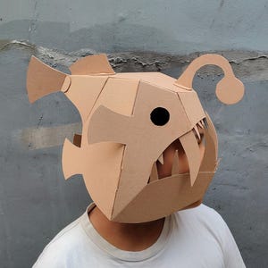 Kartongmall för helmask med marulk | Mönster för gör-det-själv-monsterdräkt | Ändringsbar SVG PDF bild 4