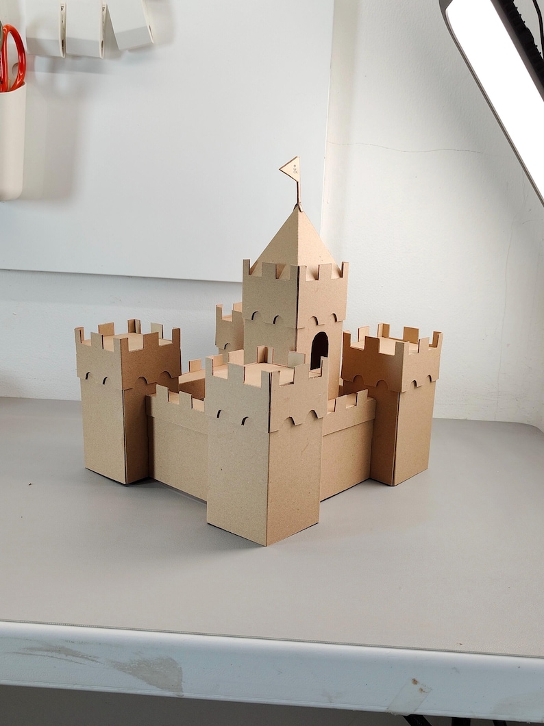 Modello in cartone di castello o fortezza / Progetto in miniatura fai da te e schema per lavoretti per bambini / SVG PDF immagine 2