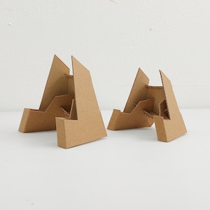 Mini caballete o soporte de cartón sin pegamento para smartphone, tarjetas o marco de fotos. Plantilla de patrón imprimible DIY en formato PDF A4.