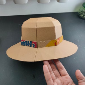 Modello di cappello di paglia in cartone. Modello fai da te stampabile per creare un cappello di paglia di Luffy di One Piece in cartone ondulato
