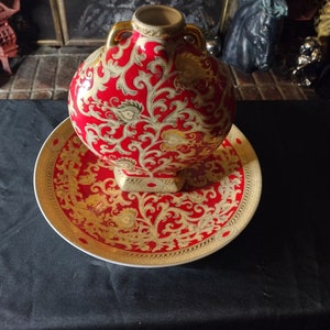 Chinese Handled Da Qing Qianlong Nian Zhi Porcelain Red Gold Vase