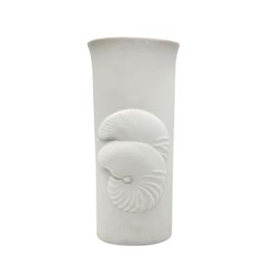 Puede incluir: Un letrero de madera rústica con el texto "Welcome to our home" en letras blancas. El letrero presenta un acabado envejecido y un diseño simple y acogedor, perfecto para la decoración de la puerta principal.