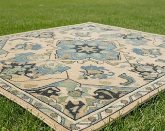 Hand-Knotted Wool Oushak Rug: Muted Floral, Vintage Style