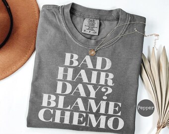 Een slechte haardag? Geef de schuld van chemo T-shirt, grappig chemoshirt, shirt Cancer Warrior, cadeau kanker overlevende, grappig shirt kanker, Unisex