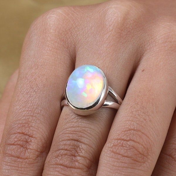 Anello opale etiope, anello in argento opale di fuoco naturale, anello in argento sterling 925, anello di dichiarazione, anello fatto a mano, anello minimalista, regalo per lei