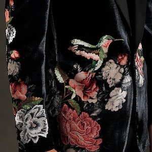 Men&#39;s Black Velvet Tuxedo Blazer: Embroidered Floral Dinner Jacket