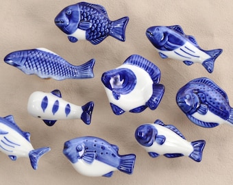 ブルーフィッシュセラミックキャビネットハンドルノブ、海の動物引き出しドレッサーハンドルノブツナキャビネットノブ子供部屋カスタム彫刻引き出しノブ