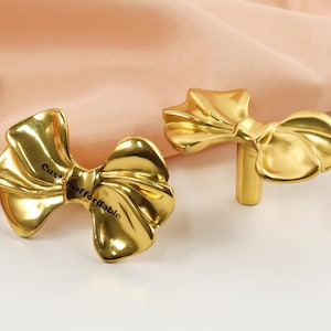 Tirador de cajón con lazo ondeante, decoración artística, lazos dorados, tiradores de gabinete para niñas, tiradores de tocador de latón grabados a medida, tiradores de mesita de noche.