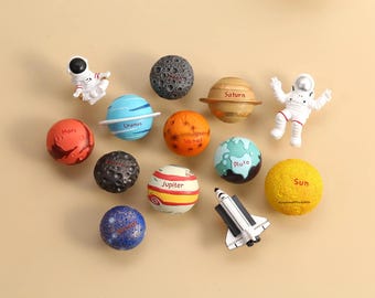 Tiradores de cajón con diseño de sistema solar, diseño de astronauta y planeta para gabinete infantil, tirador de cajón con dibujos animados divertidos y grabado personalizado para decoración de habitación infantil.