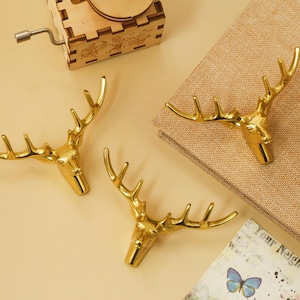 Manijas de gabinete con ciervos de latón dorado, tiradores de cajón con animales dorados artísticos, perillas de tocador de latón pulido grabadas a medida, perillas de animales