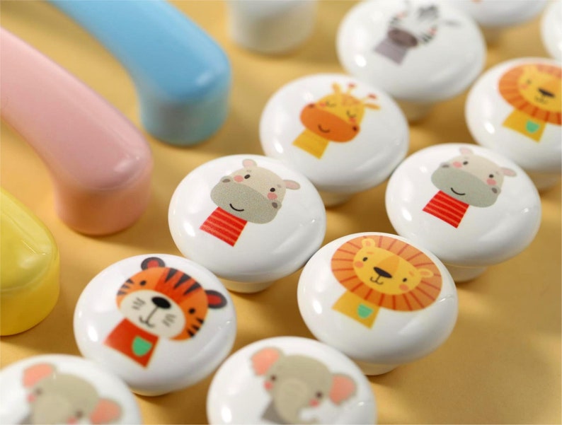 Boutons de tiroir d'animaux de safari, poignées de tiroir en céramique d'animaux de la jungle, boutons de chambre de bébé lion, bouton de poignée d'armoire, décor safari de chambre d'enfant, bouton de garde-robe image 5