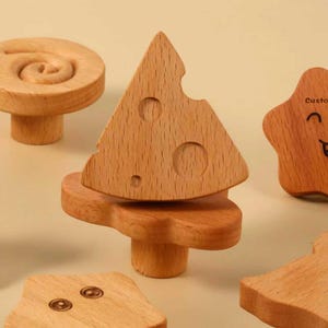 チーズケーキキャビネットノブ、スタームーン木製引き出しハンドルプル、カスタム彫刻入り保育園ドレッサーノブハンドル動物キャビネットノブキッチンノブ