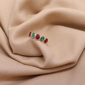 18K Gold Rubin Bandring, Lünette Set Rosa Edelstein stapelbarer Ring, zierliches minimalistisches Schmuck Geschenk für Frauen
