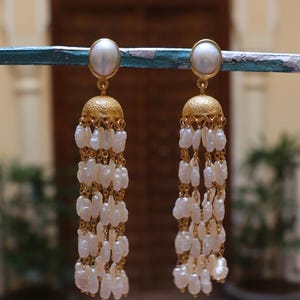Vergoldete silberne Perlenohrringe - Lange Perlen - handgemachter Brautschmuck - indische Statement Ohrringe für Frauen