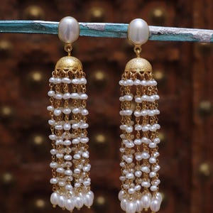 Vergoldete silberne Perlenohrringe - Lange Perlen - handgemachter Brautschmuck - indische Statement Ohrringe für Frauen