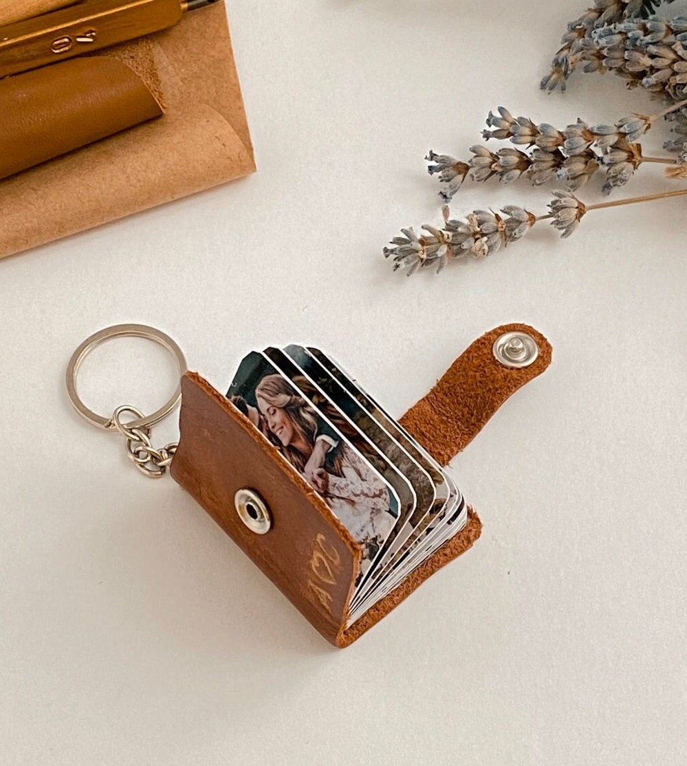 ❤️Buy 2 FREE SHIPPING❤️|Personalized Leather Photo Keychain - Couples Gift for Boyfriend, Anniversary Gifts Couples, Gift for husband