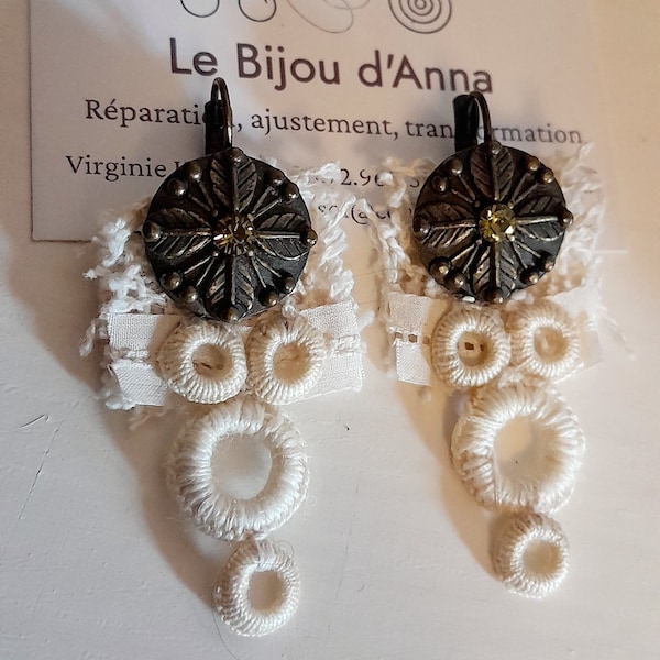 Boucles d'oreilles dormeuses, boucles d'oreilles vintage, boucles d'oreilles broderie, dormeuses en dentelles, tissus anciens, upcycling