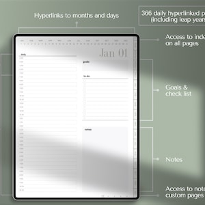 Op de afbeelding: Een digitale planner met een witte achtergrond en grijze tekst. De planner is open voor 1 januari en bevat secties voor dagelijkse taken, doelen, to-do-lijsten, notities en een checklist. De planner heeft hyperlinks naar maanden en dagen, evenals een indexpagina en aangepaste pagina's.