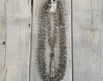 Echte Mondstein Mala Kette | 925 Sterling Silber Quaste | handgeknüpfte 6 mm Edelsteinkette, elegante Perlenkette, edel, Boho | Geschenk