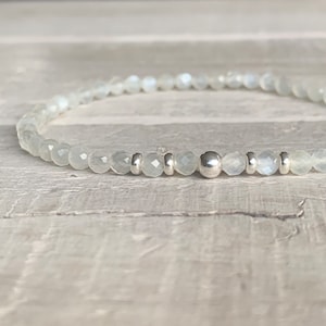 Mondstein Armband | 925 Sterling Silber | Edelsteinarmband | weißes Armband aus Edelsteinen | filigrane zarte 4 mm Perlen | minimalistisch