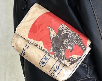 Upcycling Kuriertasche aus Weizensack, Tasche upcycelt, Crossbody Bag aus recycelter Papiertüten, Messenger Tasche, Umhängetasche, Unikat
