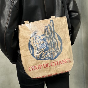Borsa tote upcycling con tracolla realizzata con sacchi di farina, borsa da trasporto upcycle, borsa tote da appendere alla spalla, shopper in carta riciclata, UNICA dal Giappone