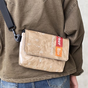 Marsupio realizzato con sacchetti di carta riciclati, marsupio riciclato, borsa a tracolla riciclata realizzata con carta kraft, borsa a tracolla sostenibile - UNICA!