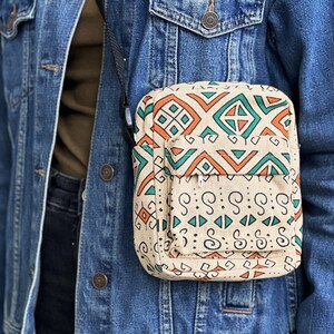 bunte Umhängetasche mit Ethno Muster / Crossbody Tasche bestickt aus Baumwolle / handgefertigte Boho Umhängetasche / Festival Tasche Unikat