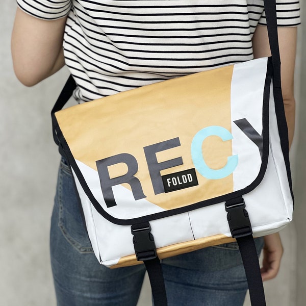 große Kuriertasche aus recycelten Bannern, Umhängetasche upcycling aus Werbebannern, Messenger Tasche upcycelt aus Planen für Laptop, Unikat