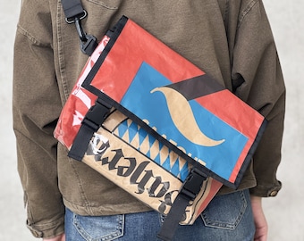 ¡ÚNICO! Bolso de mensajería grande hecho de bolsas de papel reciclado, bolso de hombro reciclado, bolso mensajero reciclado hecho de saco de papel - patrón Baviera
