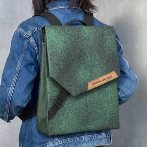 Mochila minimalista de papel kraft lavable – Mochila para hombre/mujer – Verde, negro o marrón – Vegana y ligera – Compatible con portátiles de 15,6 pulgadas