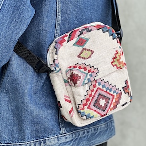 sac à bandoulière coloré avec motif ethnique / sac à bandoulière brodé en coton / sac à bandoulière boho fait main / sac de festival unique