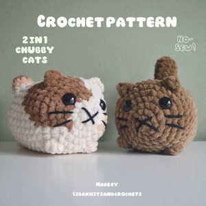 Op de afbeelding: Haakpatroon voor twee pluche, naadloze, mollige katten. Eén kat is bruin en wit, de andere is bruin. Het patroon is gemaakt door Lidaknitsandcrochets.