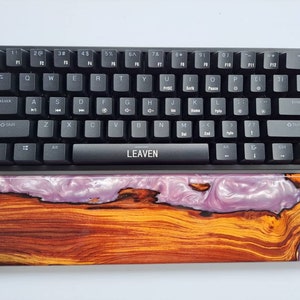 Lockige Handgelenkauflage aus siamesischem Rosenholz. Mechanische Tastatur Holz Handballen auflage. Siamesisches Rosenholz