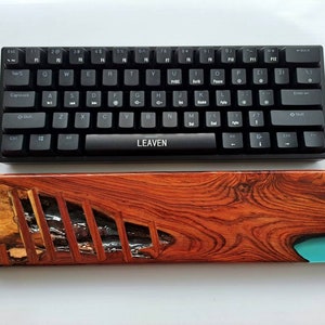 Reposamuñecas de palisandro. Reposamuñecas de madera para teclado mecánico. Palisandro de madera.